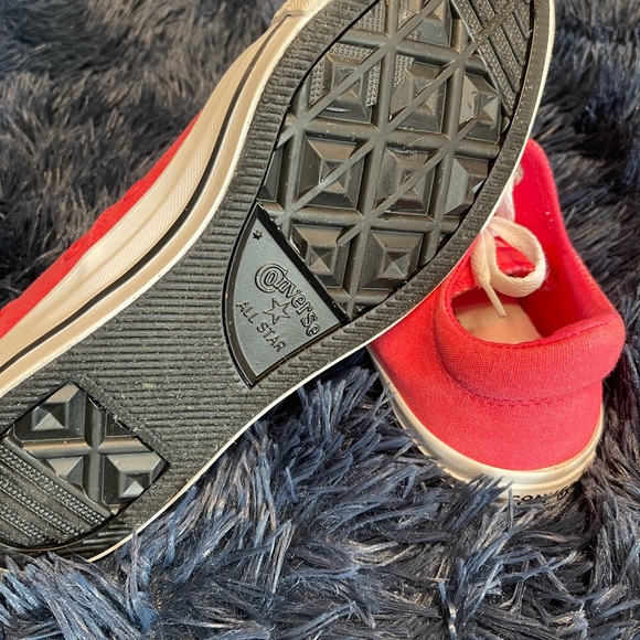 Converse Bright pink - barely used. - Picture 5 of 6